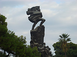 Vlor� - pomn�k nez�vislosti