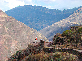 vyhl&iacute;dka v sedle mezi ruinami