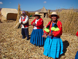 domorodci se s n&aacute;mi lou�&iacute; p�i odjezdu