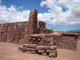 severoz&aacute;padn&iacute; roh plo&scaron;iny Kalasasaya