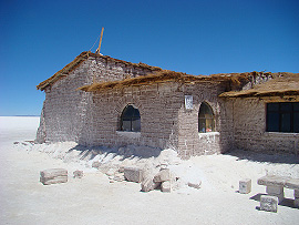 hotel Playa Blanca postaven&yacute; ze soln&yacute;ch kv&aacute;dr�