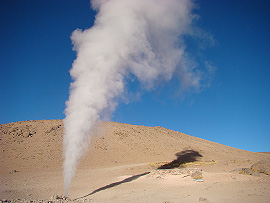 jeden z gejz&iacute;r� na poli Sol de Ma�ana