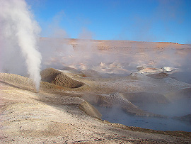 gejz&iacute;rov&eacute; pole Sol de Ma�ana (4900m)